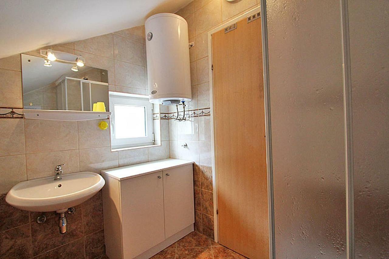 Christian Apartment Karlobag
